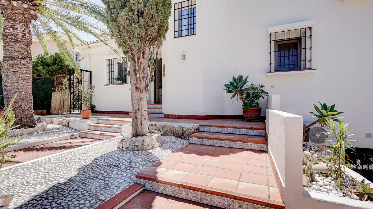 4 Bed Townhouse for sale in Calahonda Costa Del Sol, Málaga, Spain