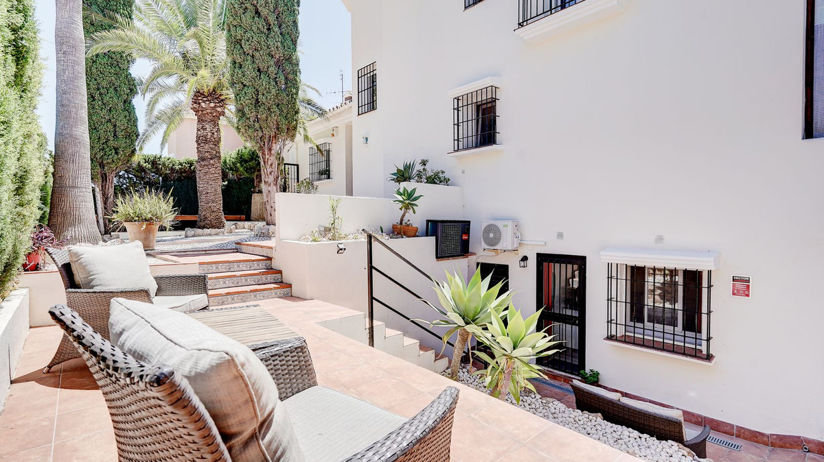 4 Bed Townhouse for sale in Calahonda Costa Del Sol, Málaga, Spain