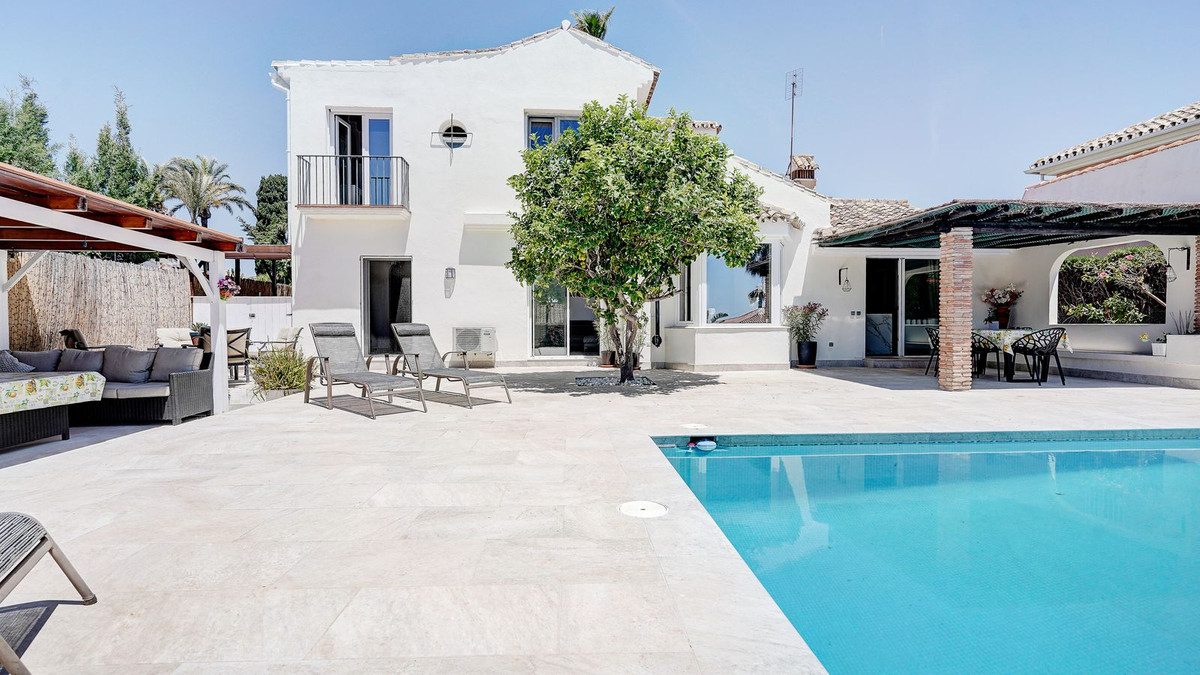 4 Bed Townhouse for sale in Calahonda Costa Del Sol, Málaga, Spain