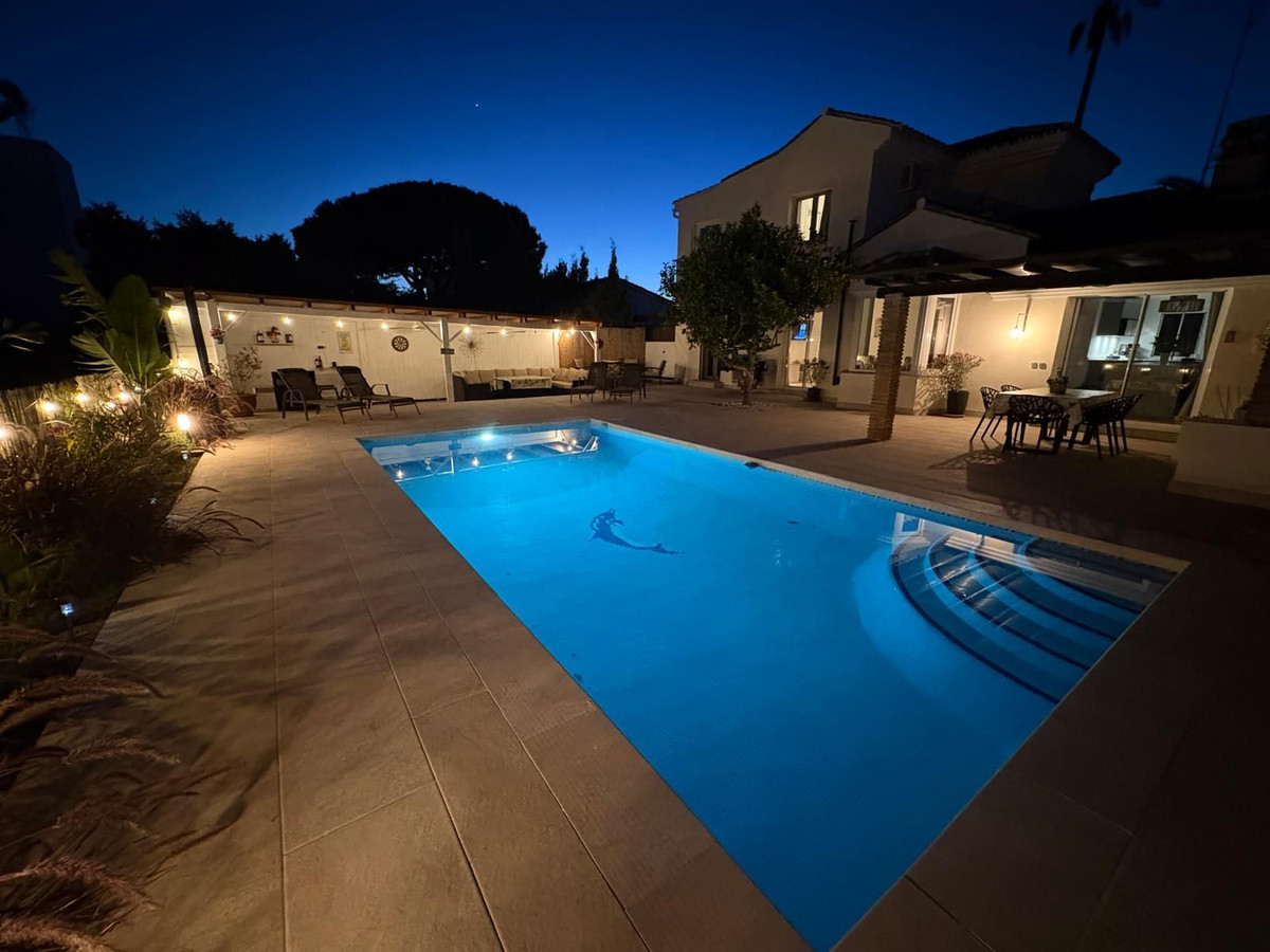 4 Bed Townhouse for sale in Calahonda Costa Del Sol, Málaga, Spain