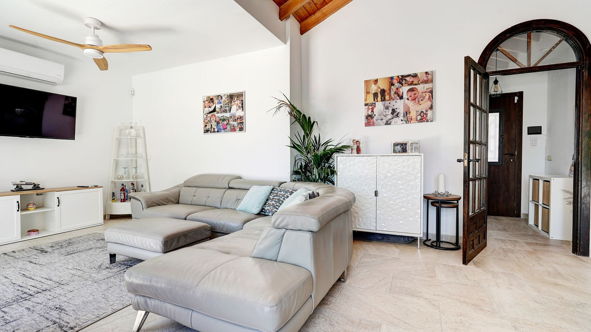 4 Bed Townhouse for sale in Calahonda Costa Del Sol, Málaga, Spain