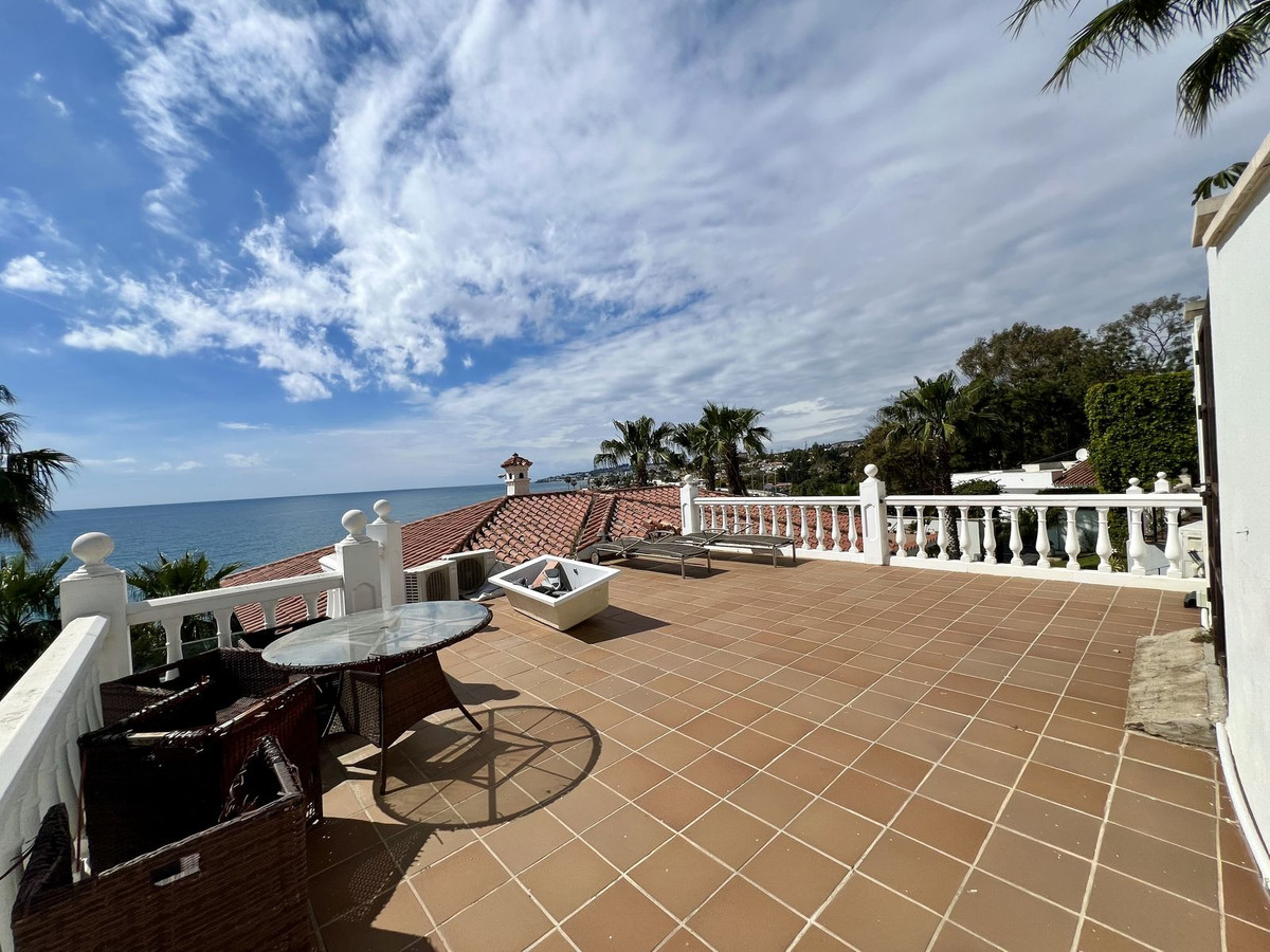 5 Bed Townhouse for sale in El Chaparral Costa Del Sol, Málaga, Spain