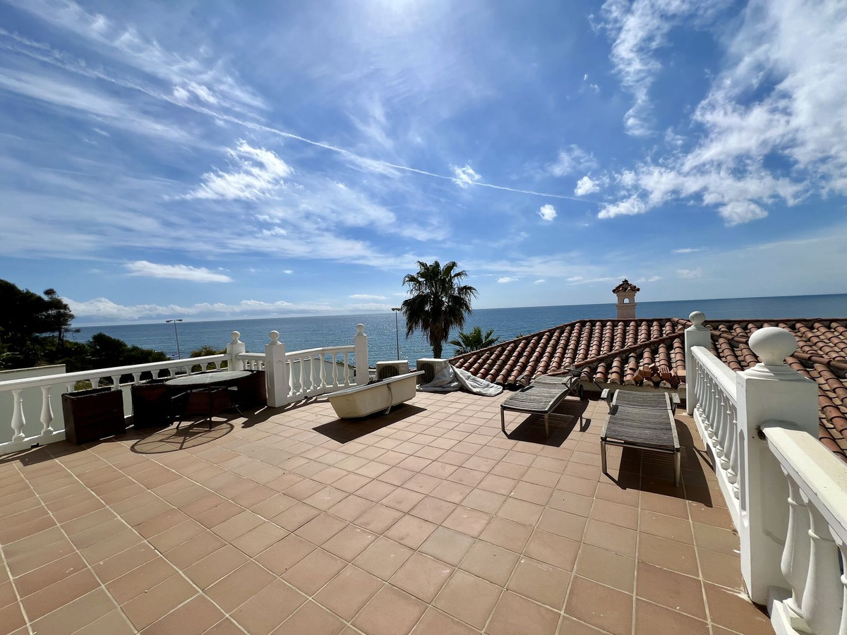 5 Bed Townhouse for sale in El Chaparral Costa Del Sol, Málaga, Spain