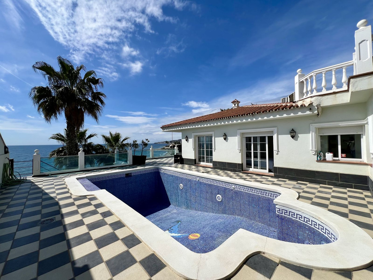 5 Bed Townhouse for sale in El Chaparral Costa Del Sol, Málaga, Spain