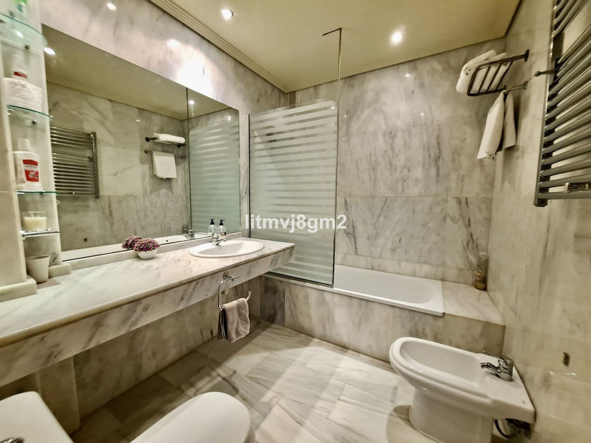 Se vende Apartamento Planta Media de 3 dormitorios en Costa Del Sol, Málaga, España