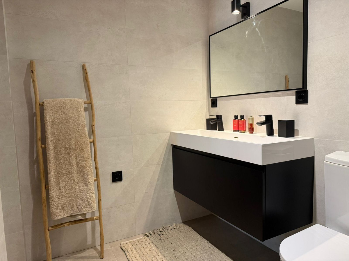 Se vende Apartamento Planta Baja de 2 dormitorios en Costa Del Sol, Málaga, España