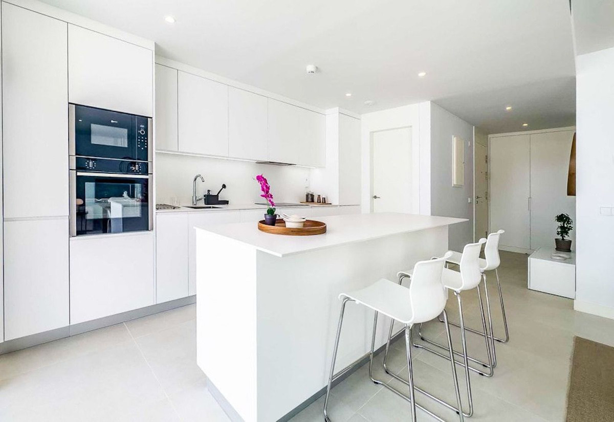 2 Bed Apartment for sale in Fuengirola Costa Del Sol, Málaga, Spain