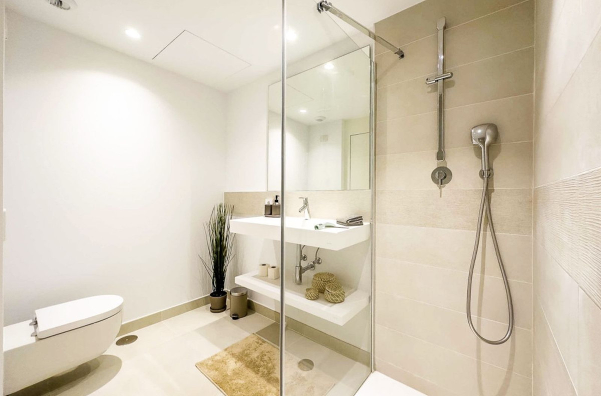 2 Bed Apartment for sale in Fuengirola Costa Del Sol, Málaga, Spain