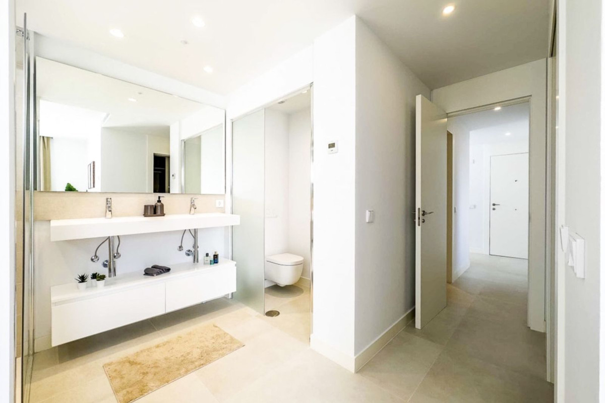 2 Bed Apartment for sale in Fuengirola Costa Del Sol, Málaga, Spain