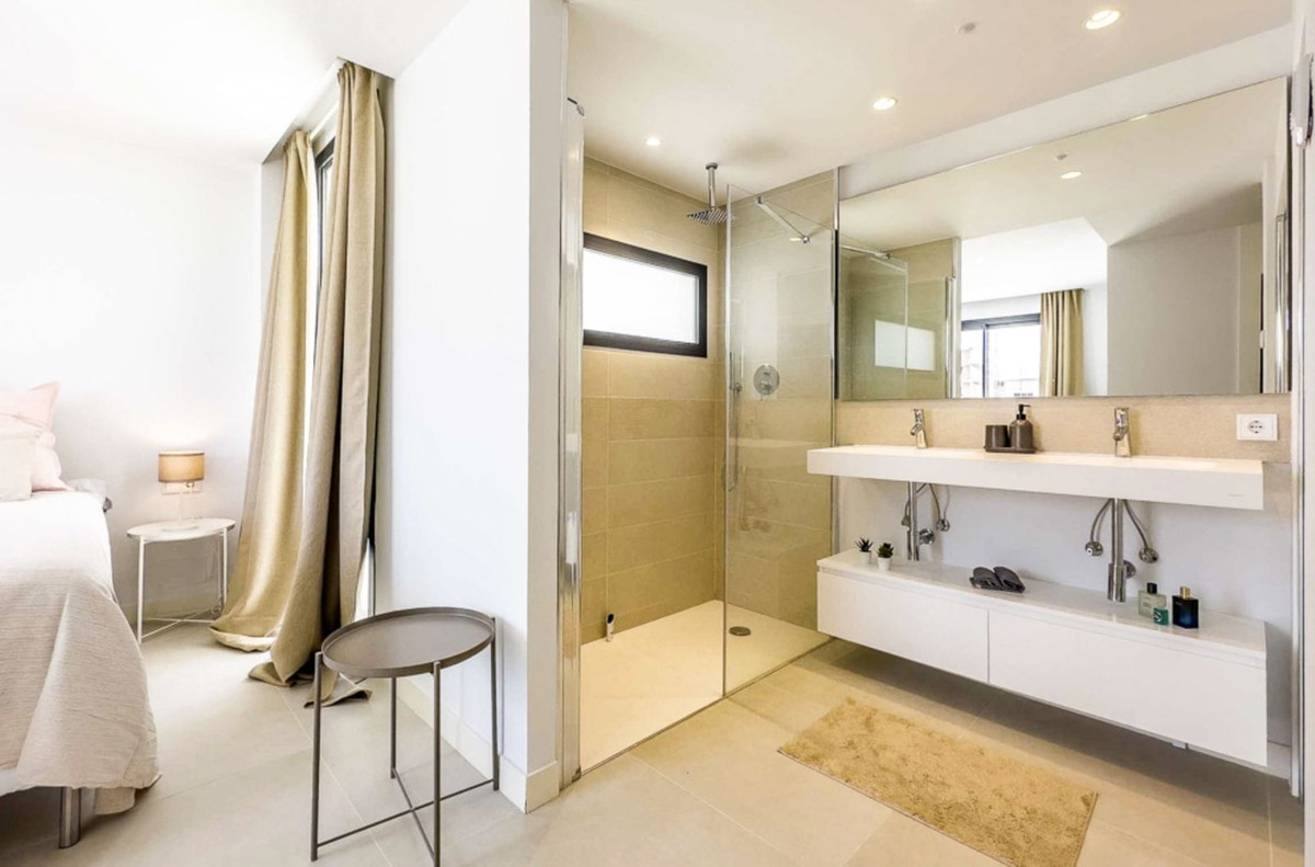 2 Bed Apartment for sale in Fuengirola Costa Del Sol, Málaga, Spain