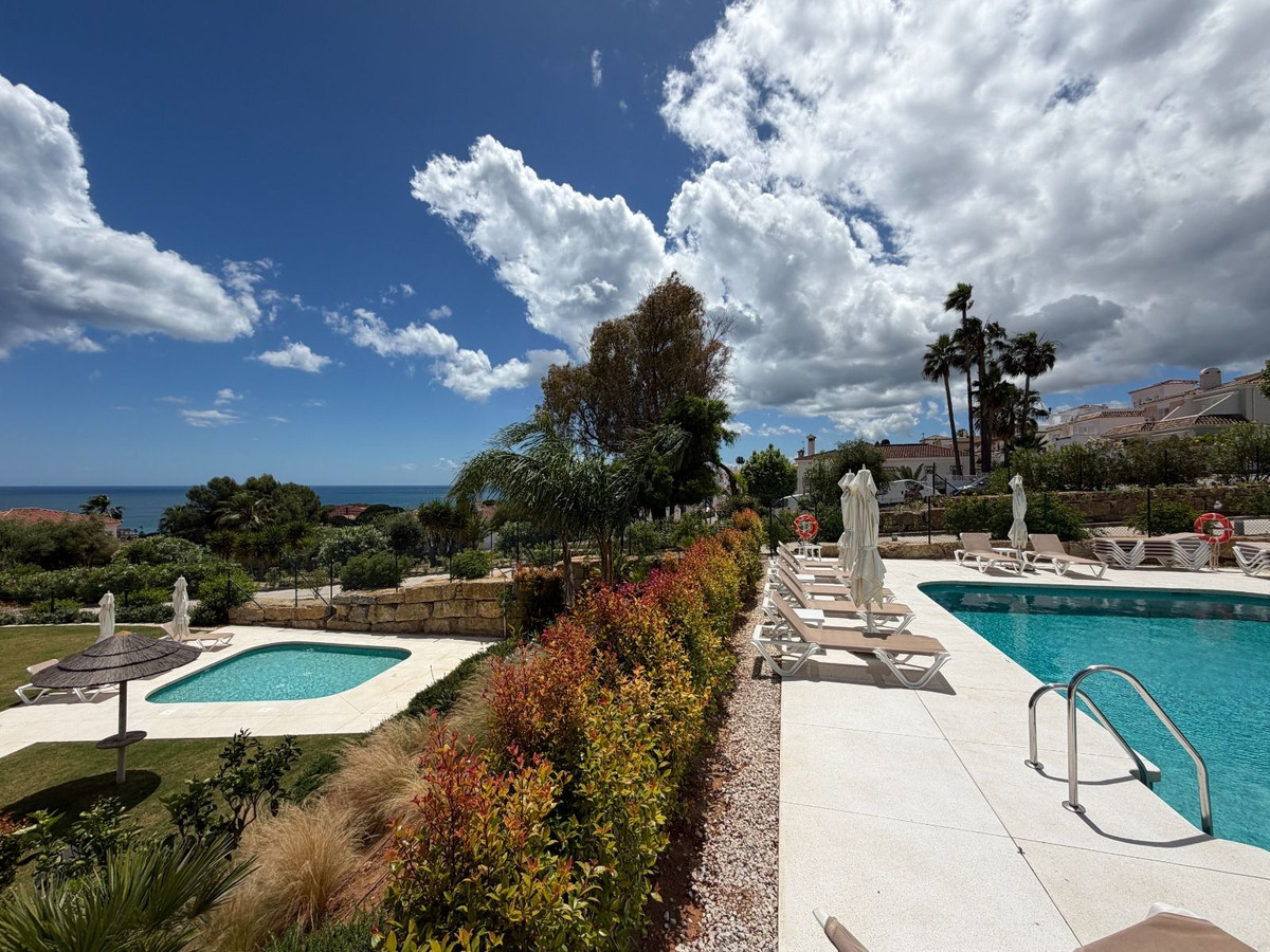 3 Bed Apartment for sale in Casares Costa Del Sol, Málaga, Spain
