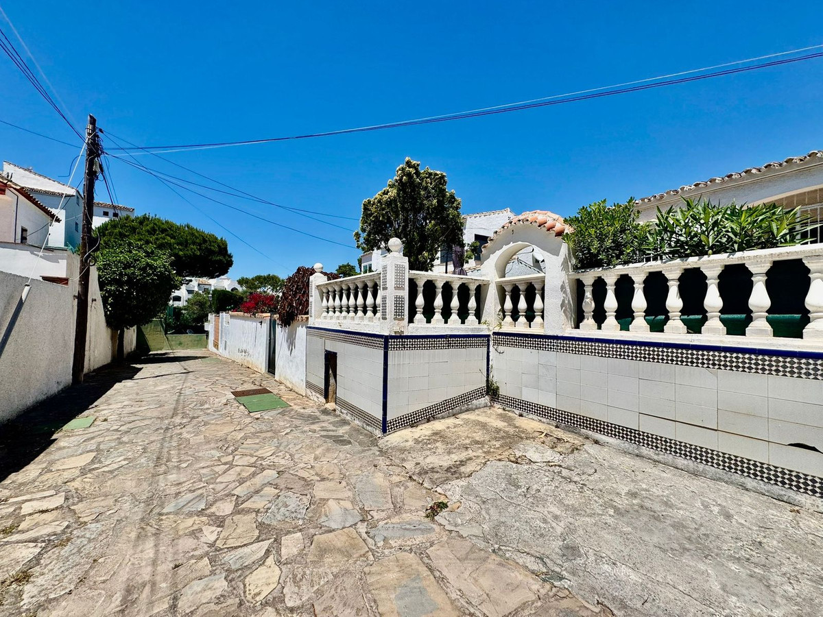 2 Bed Townhouse for sale in Calahonda Costa Del Sol, Málaga, Spain