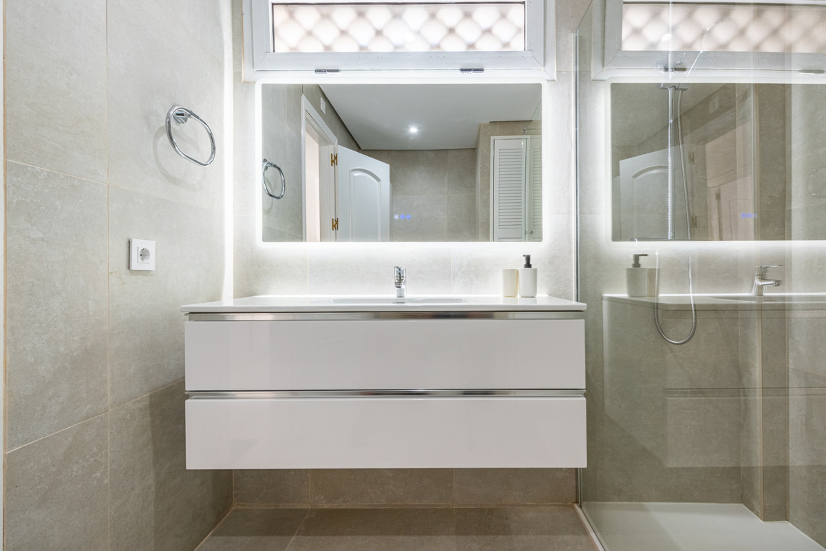 2 Bed Apartment for sale in Benalmadena Costa Costa Del Sol, Málaga, Spain