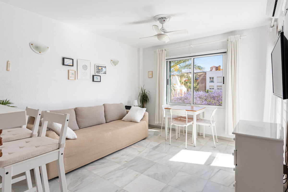 2 Bed Apartment for sale in Benalmadena Costa Costa Del Sol, Málaga, Spain