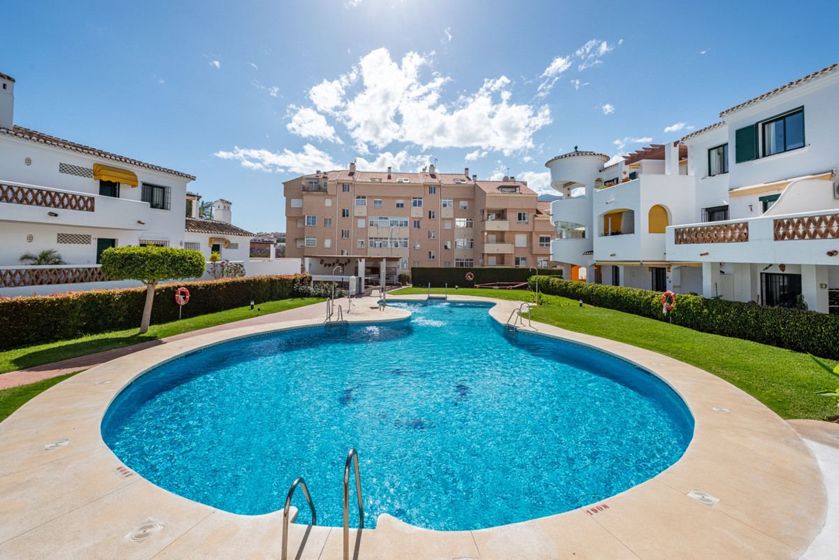 2 Bed Apartment for sale in Benalmadena Costa Costa Del Sol, Málaga, Spain