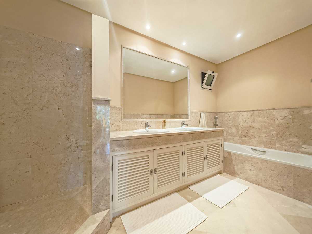 2 Bed Apartment for sale in La Mairena Costa Del Sol, Málaga, Spain