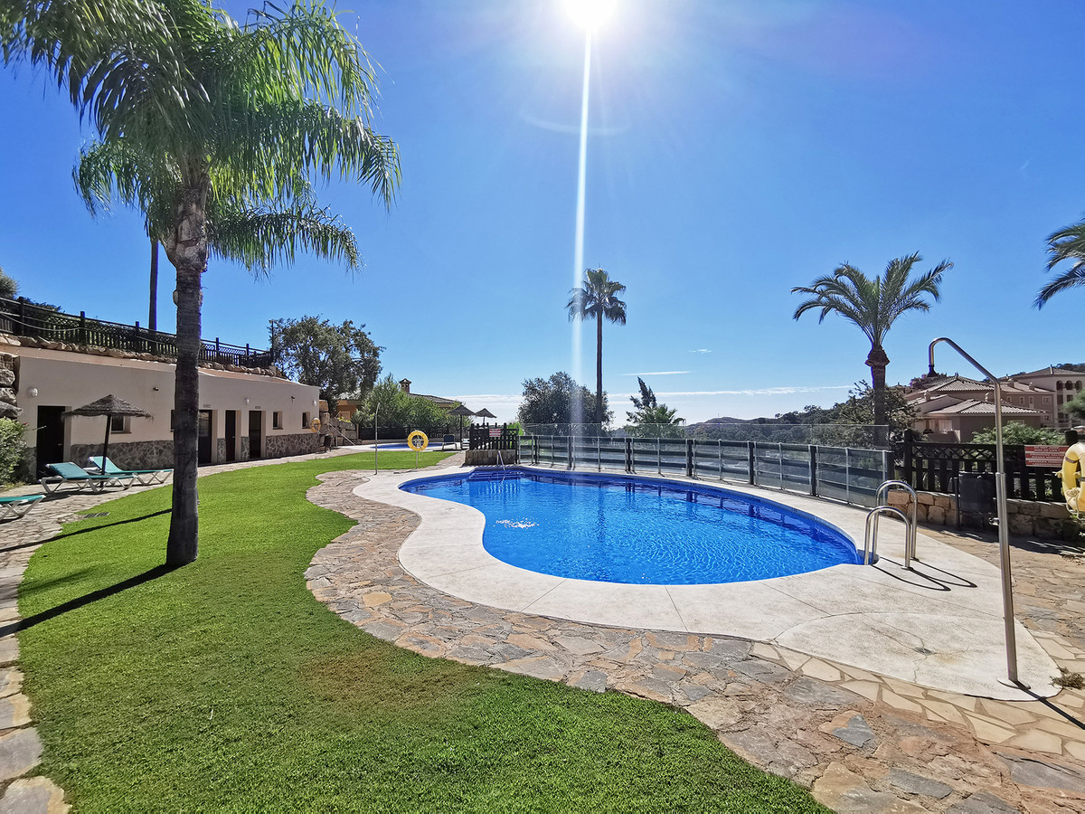 2 Bed Apartment for sale in La Mairena Costa Del Sol, Málaga, Spain