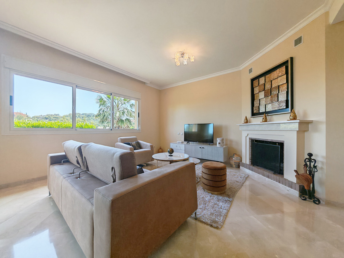 2 Bed Apartment for sale in La Mairena Costa Del Sol, Málaga, Spain