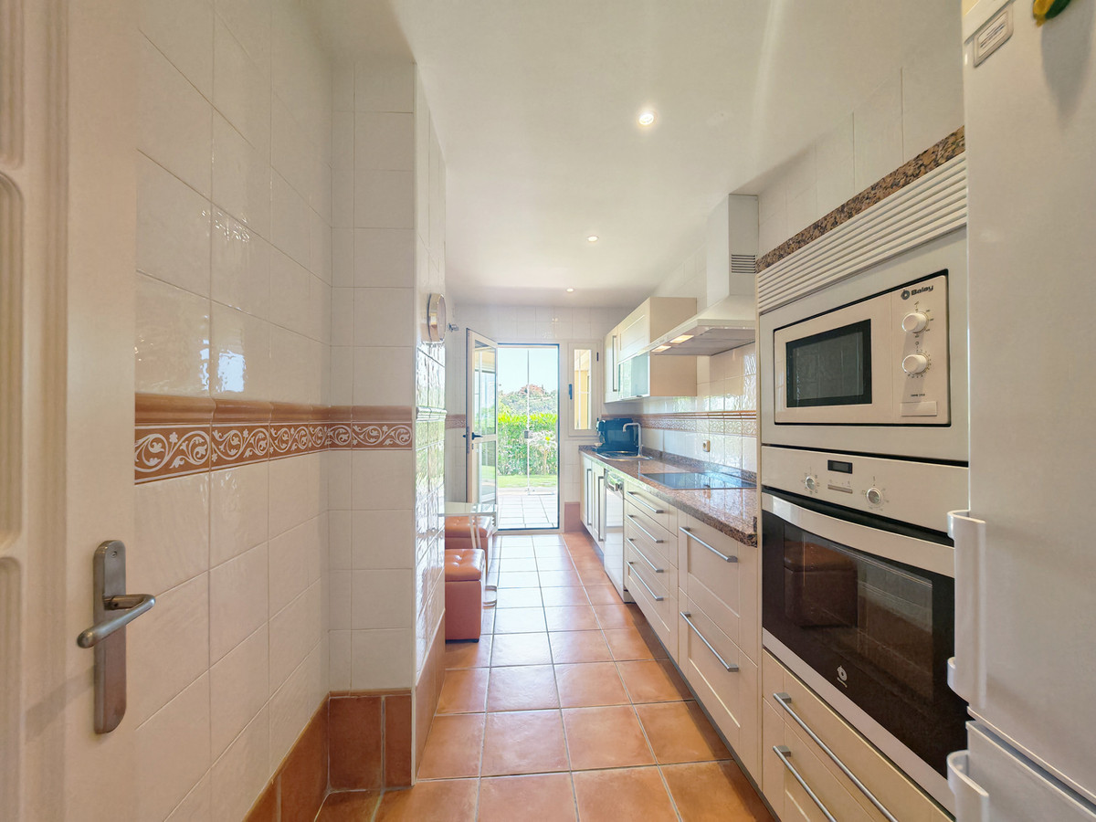 2 Bed Apartment for sale in La Mairena Costa Del Sol, Málaga, Spain