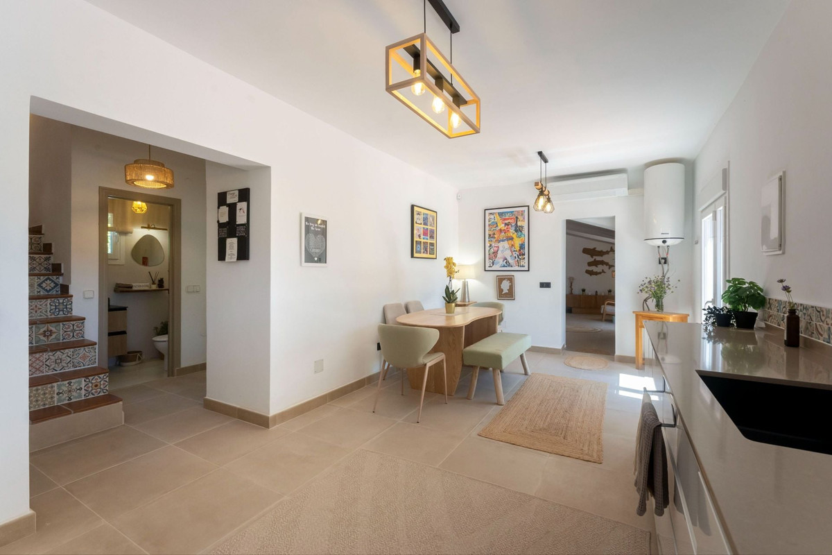 6 Bed Townhouse for sale in Alhaurín El Grande Costa Del Sol, Málaga, Spain