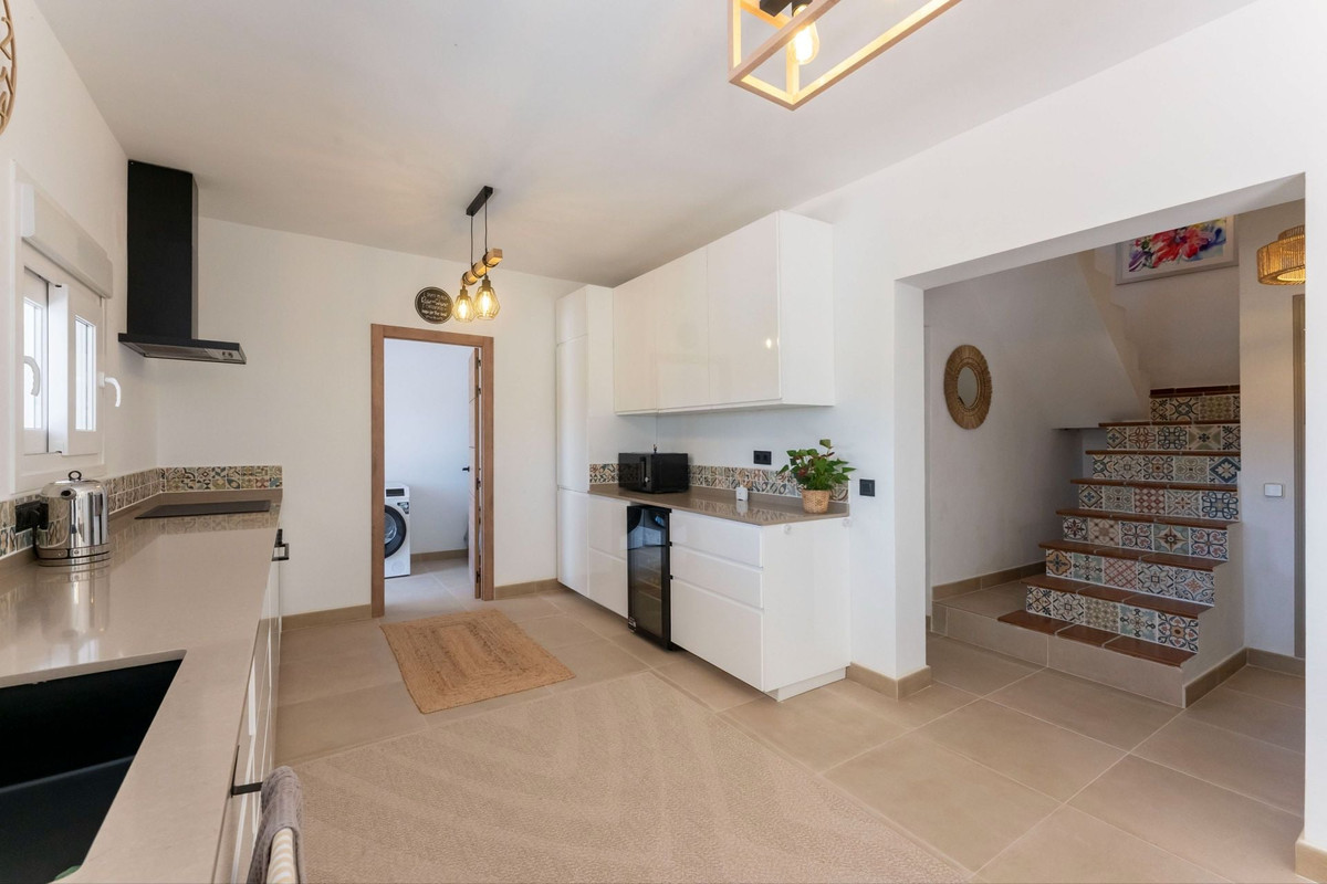 6 Bed Townhouse for sale in Alhaurín El Grande Costa Del Sol, Málaga, Spain