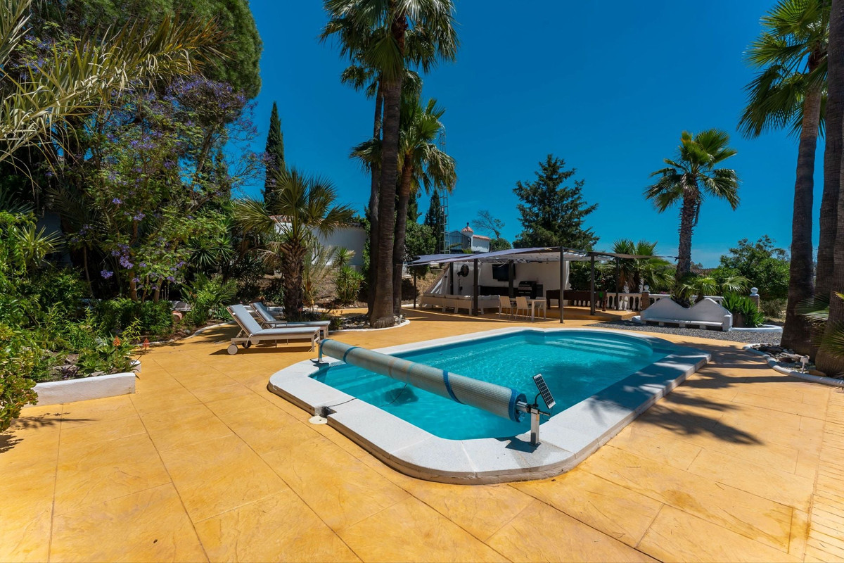 6 Bed Townhouse for sale in Alhaurín El Grande Costa Del Sol, Málaga, Spain