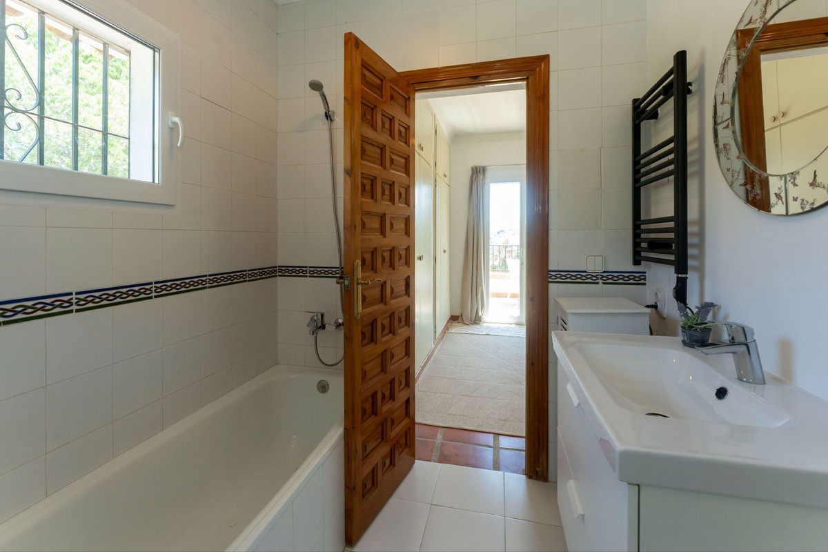 6 Bed Townhouse for sale in Alhaurín El Grande Costa Del Sol, Málaga, Spain