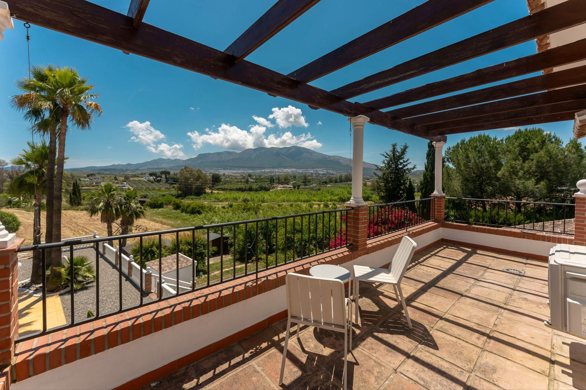 6 Bed Townhouse for sale in Alhaurín El Grande Costa Del Sol, Málaga, Spain