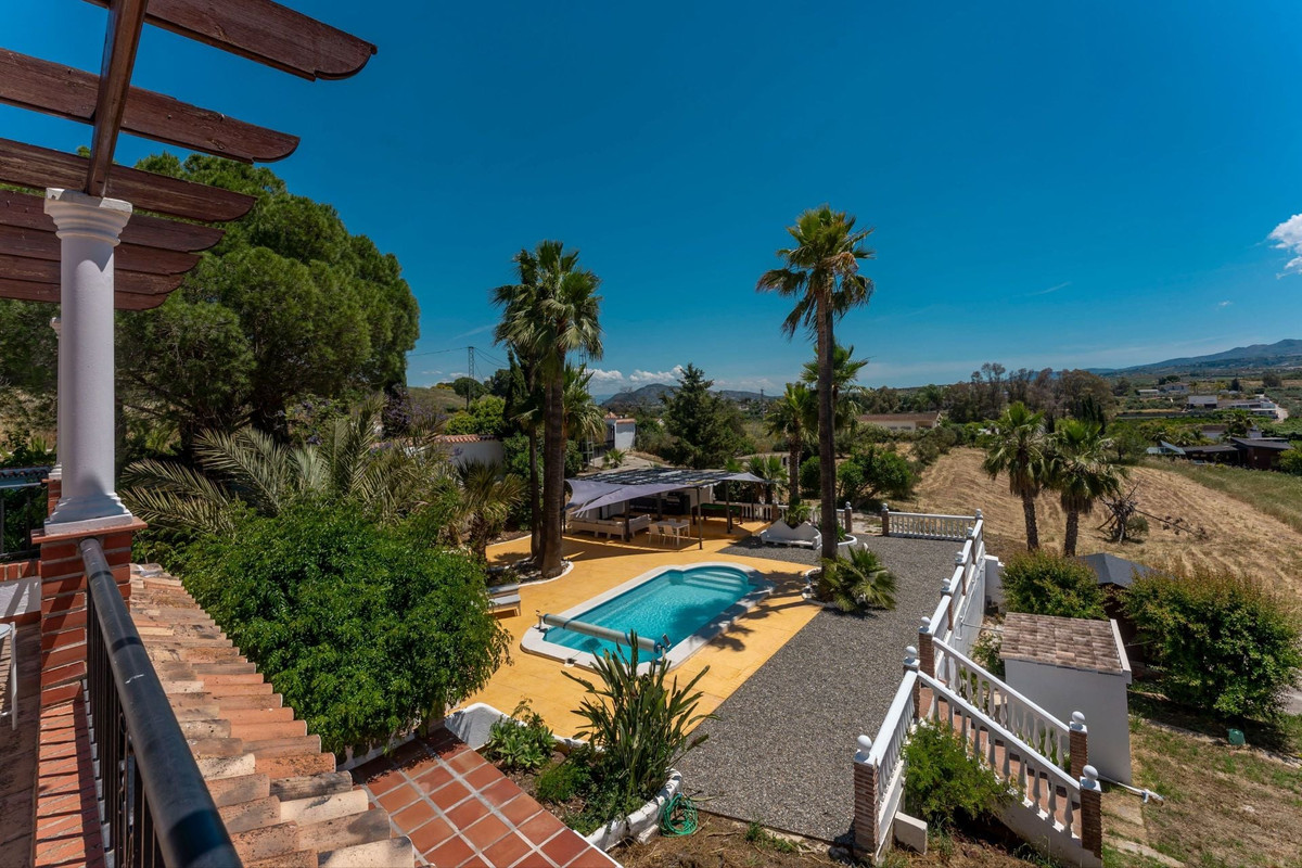 6 Bed Townhouse for sale in Alhaurín El Grande Costa Del Sol, Málaga, Spain