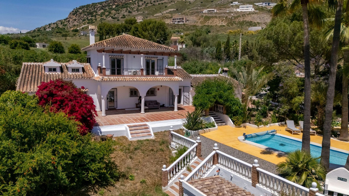 6 Bed Townhouse for sale in Alhaurín El Grande Costa Del Sol, Málaga, Spain