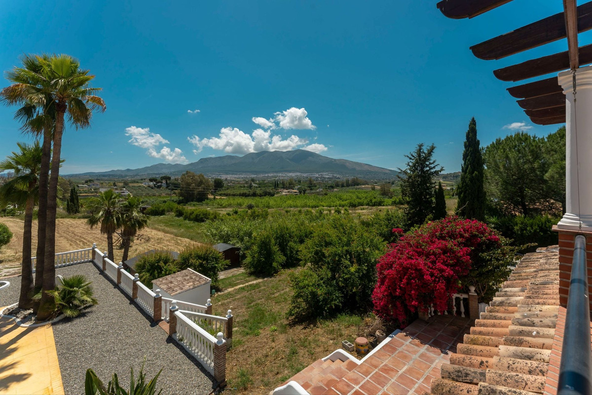 6 Bed Townhouse for sale in Alhaurín El Grande Costa Del Sol, Málaga, Spain