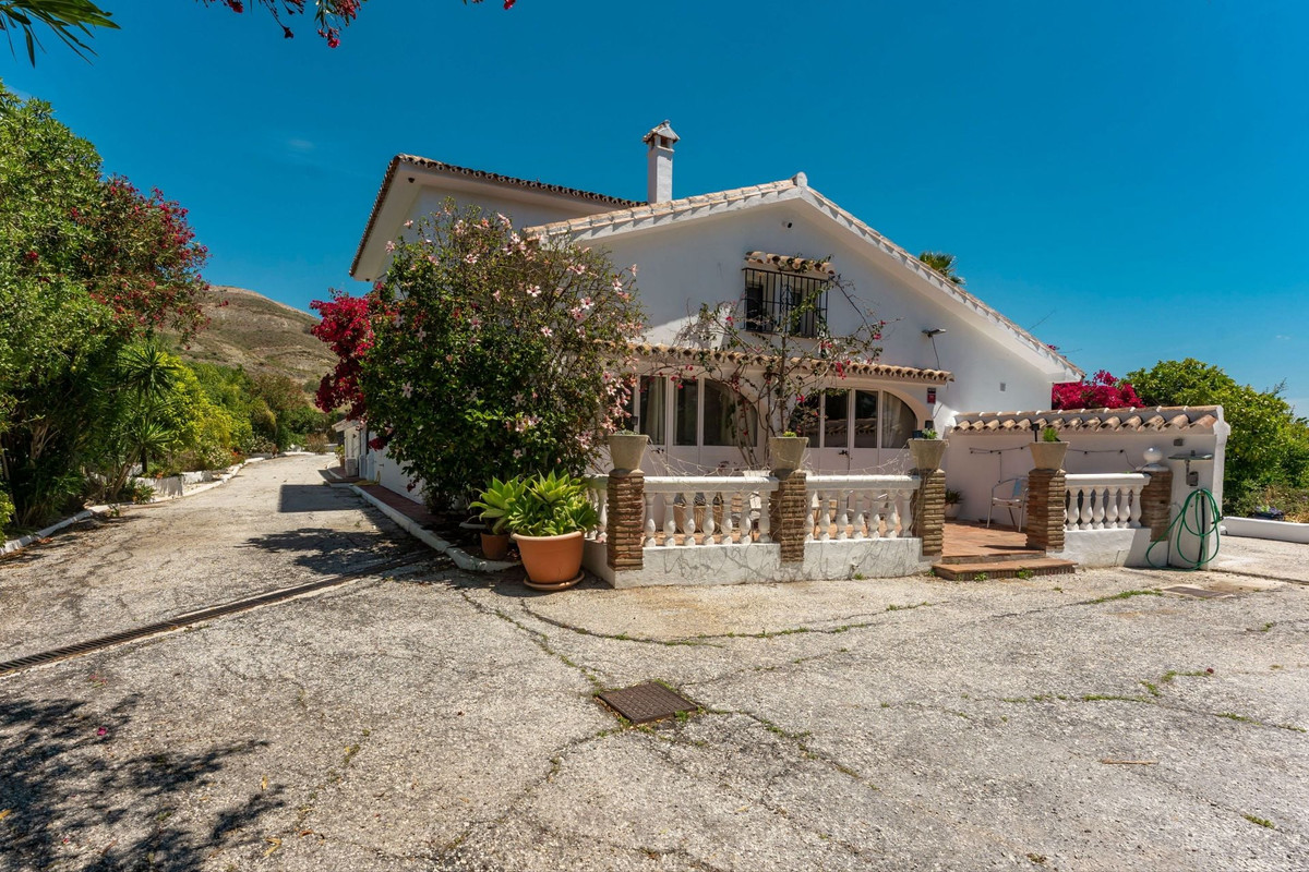 6 Bed Townhouse for sale in Alhaurín El Grande Costa Del Sol, Málaga, Spain
