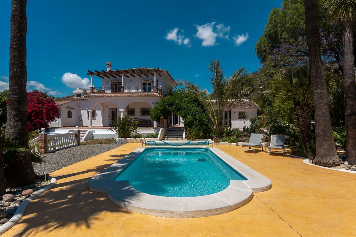 6 Bed Townhouse for sale in Alhaurín El Grande Costa Del Sol, Málaga, Spain