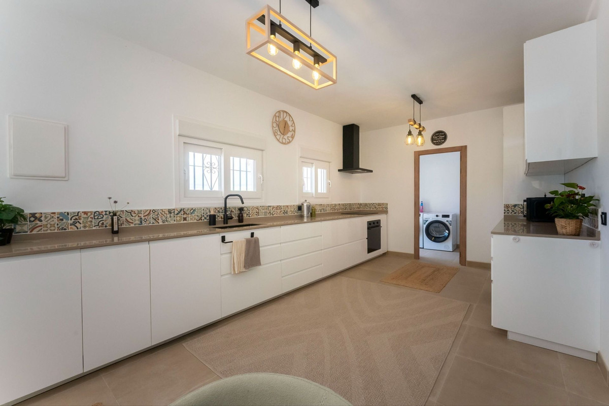 6 Bed Townhouse for sale in Alhaurín El Grande Costa Del Sol, Málaga, Spain