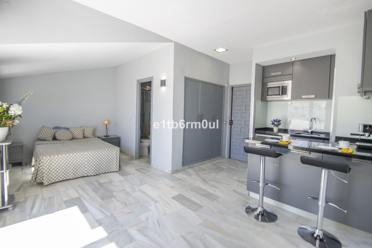 Apartment for sale in The Golden Mile Costa Del Sol, Málaga, Spain