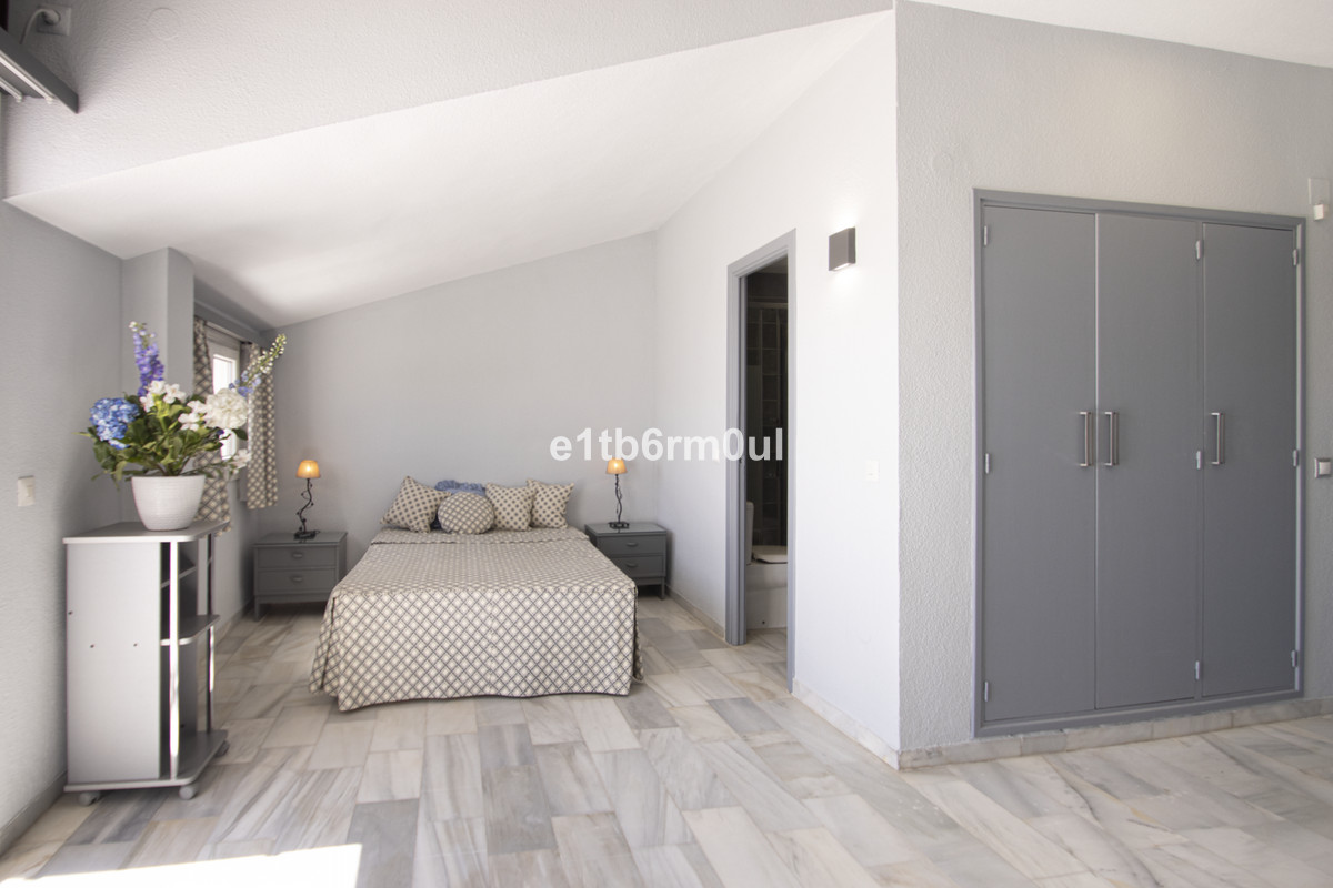 Apartment for sale in The Golden Mile Costa Del Sol, Málaga, Spain