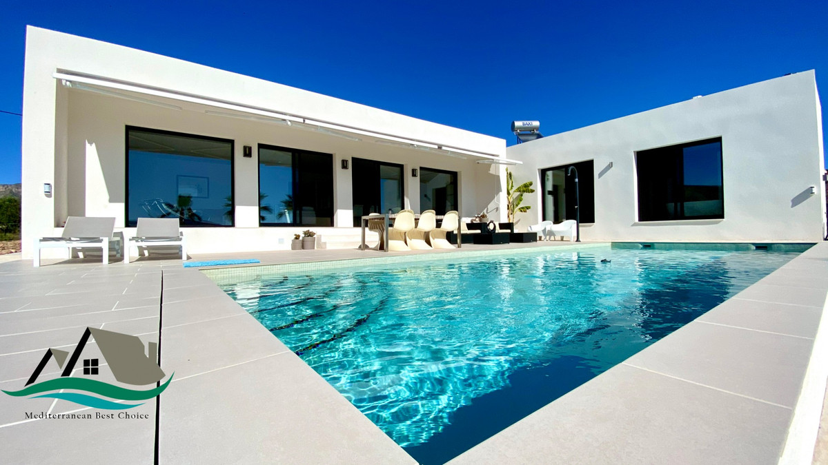 3 Bed Townhouse for sale in Hondón De Las Nieves Costa Blanca, Alicante, Spain