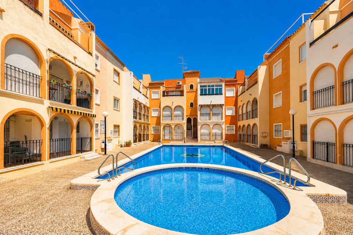 Se vende Bungalow de 2 dormitorios en Costa Blanca, Alicante, España