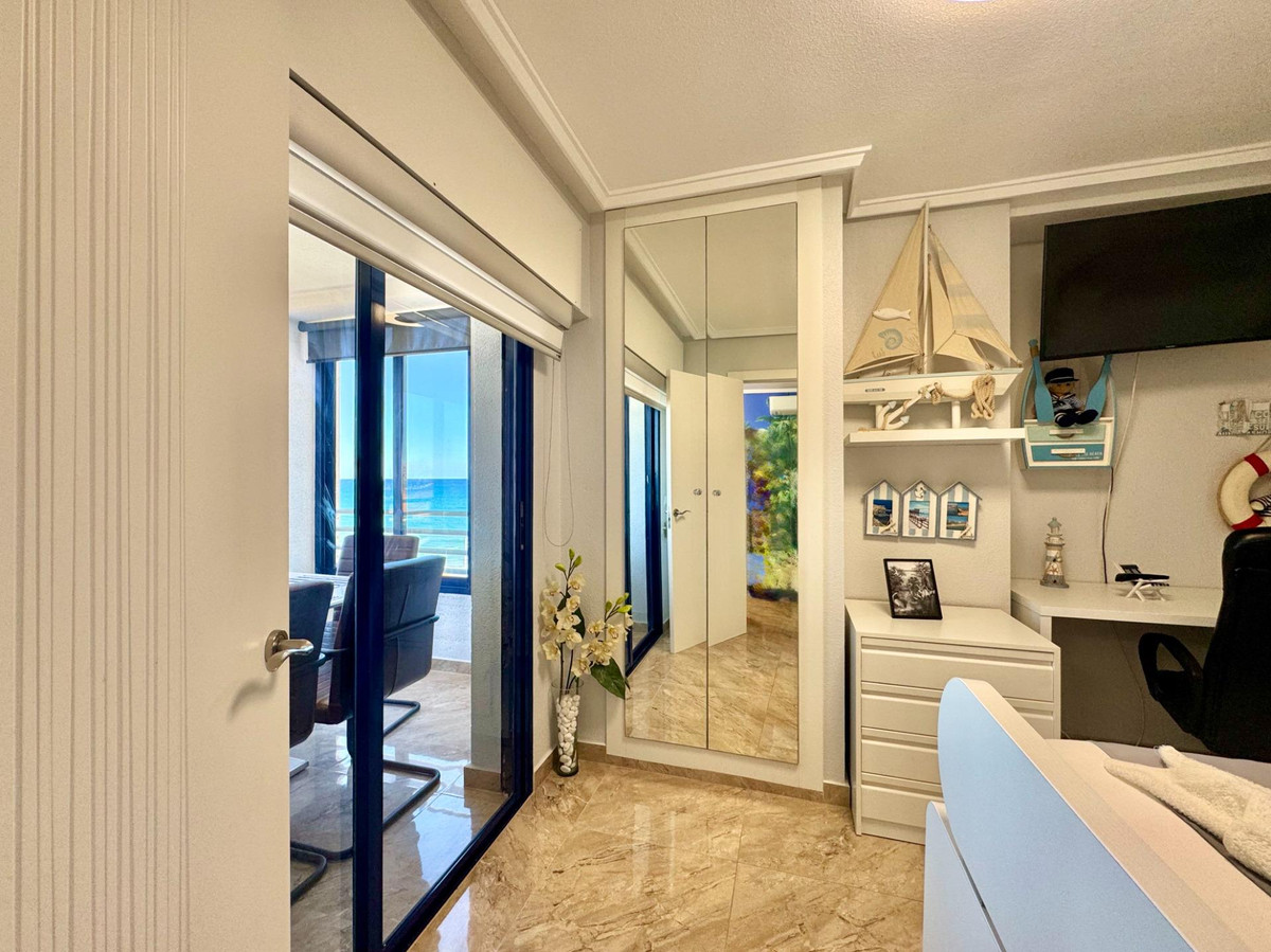 Se vende Apartamento Planta Media de 2 dormitorios en Costa Blanca, Alicante, España