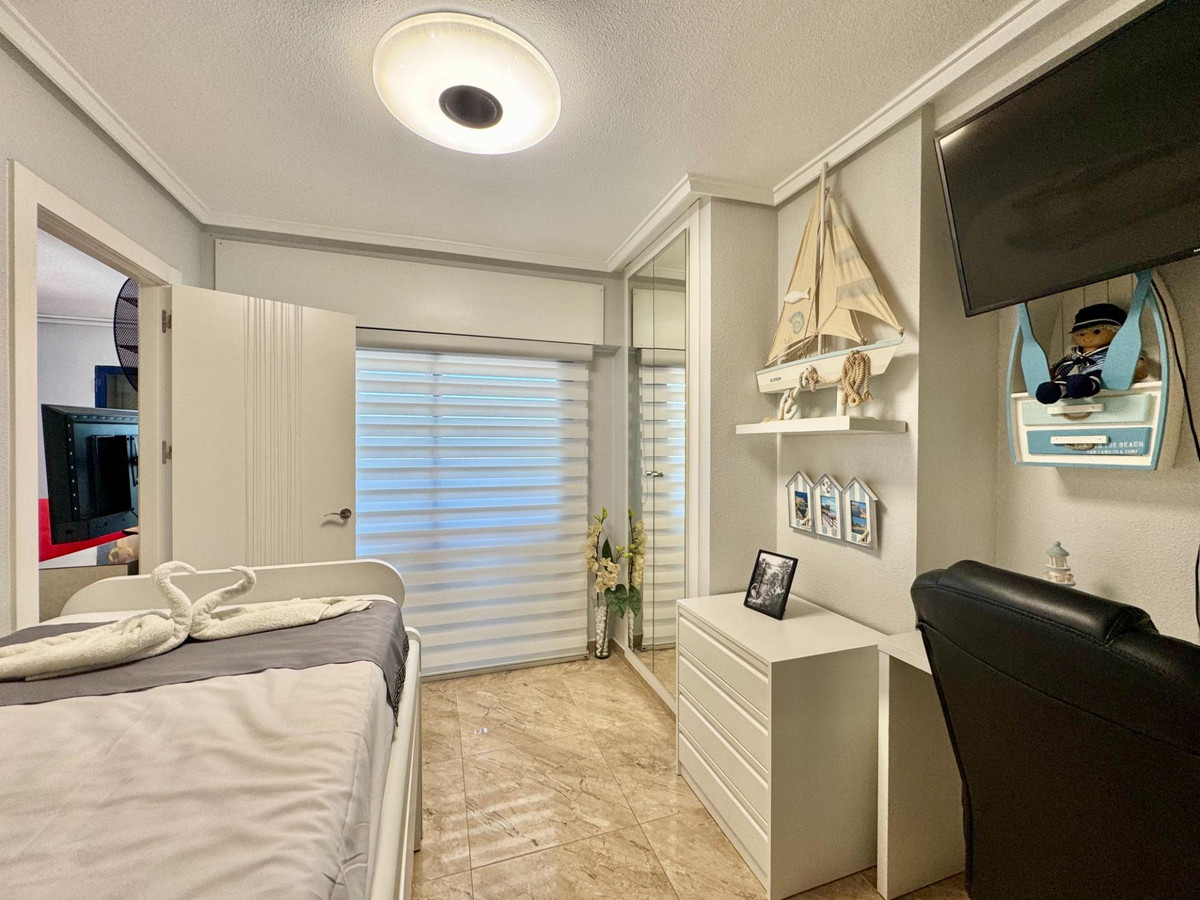 Se vende Apartamento Planta Media de 2 dormitorios en Costa Blanca, Alicante, España