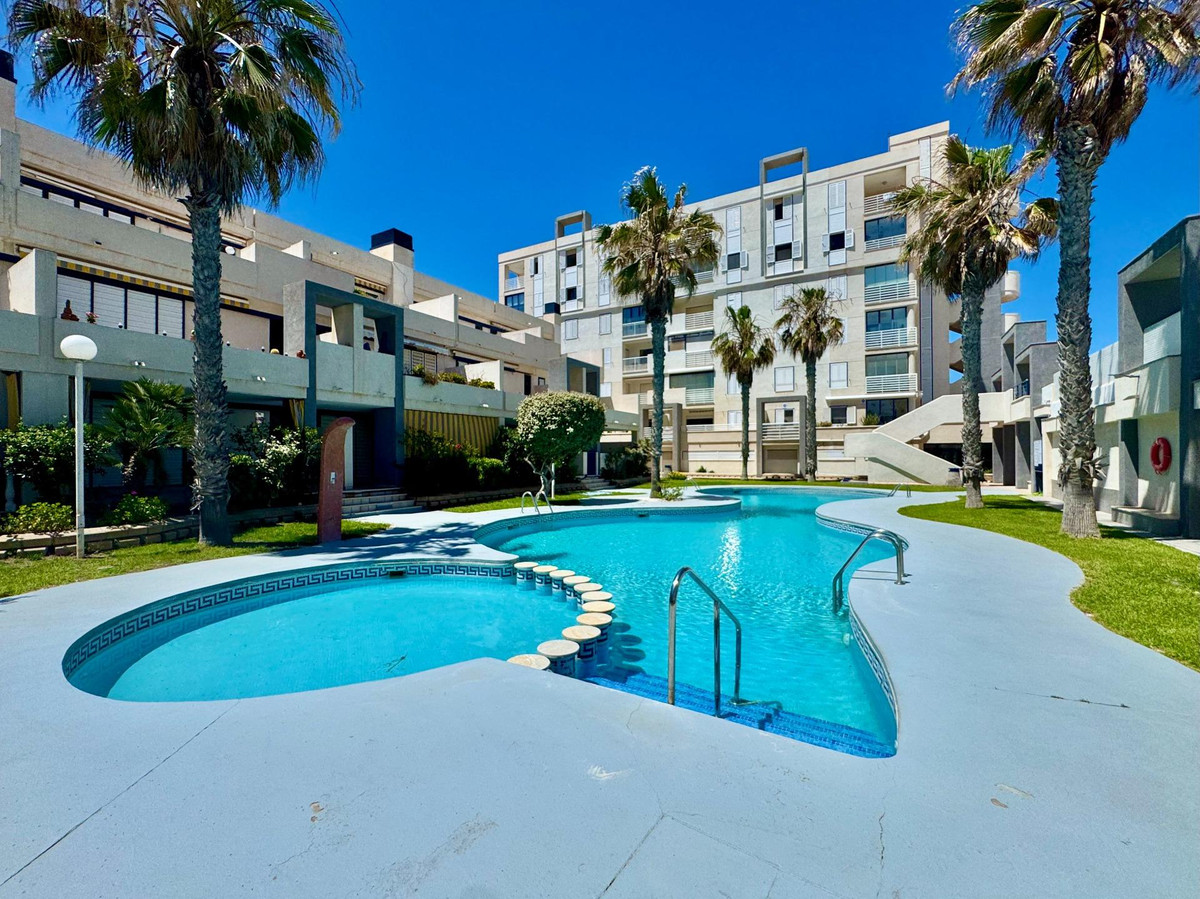 Se vende Apartamento Planta Media de 2 dormitorios en Costa Blanca, Alicante, España