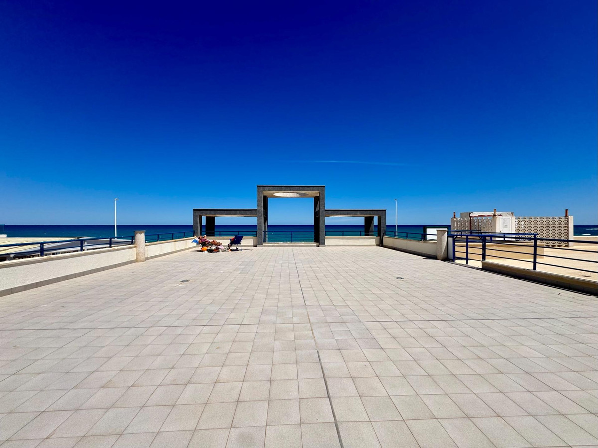 Se vende Apartamento Planta Media de 2 dormitorios en Costa Blanca, Alicante, España