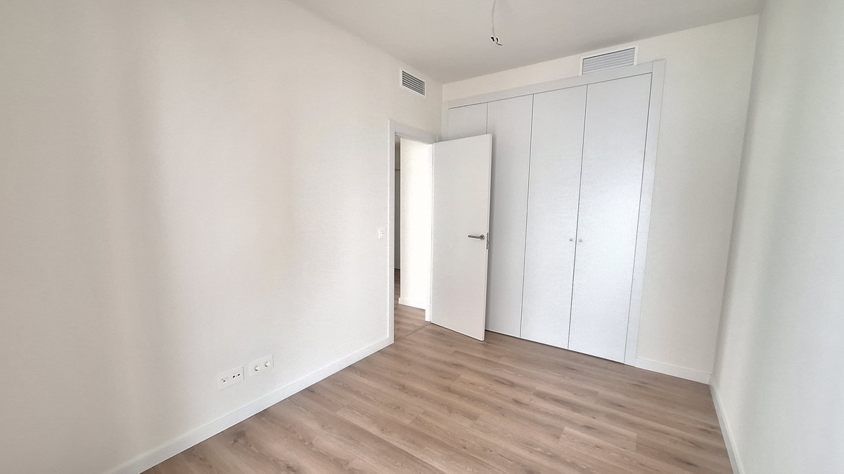 Se vende Apartamento Planta Media de 3 dormitorios en Costa Del Sol, Málaga, España