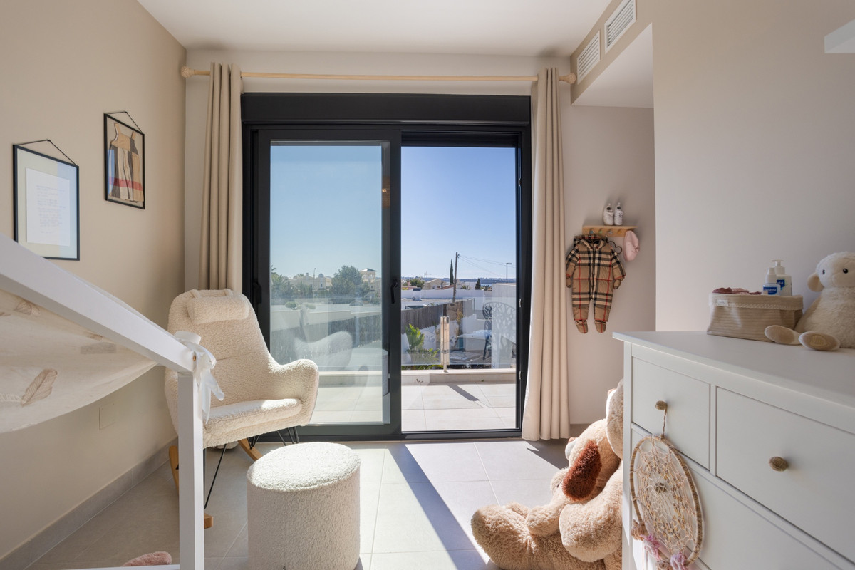 Se vende Villa - Chalet de 4 dormitorios en Costa Blanca, Alicante, España