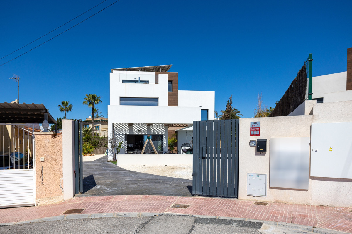 Se vende Villa - Chalet de 4 dormitorios en Costa Blanca, Alicante, España