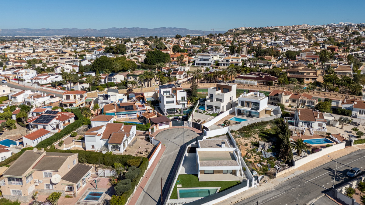 Se vende Villa - Chalet de 4 dormitorios en Costa Blanca, Alicante, España
