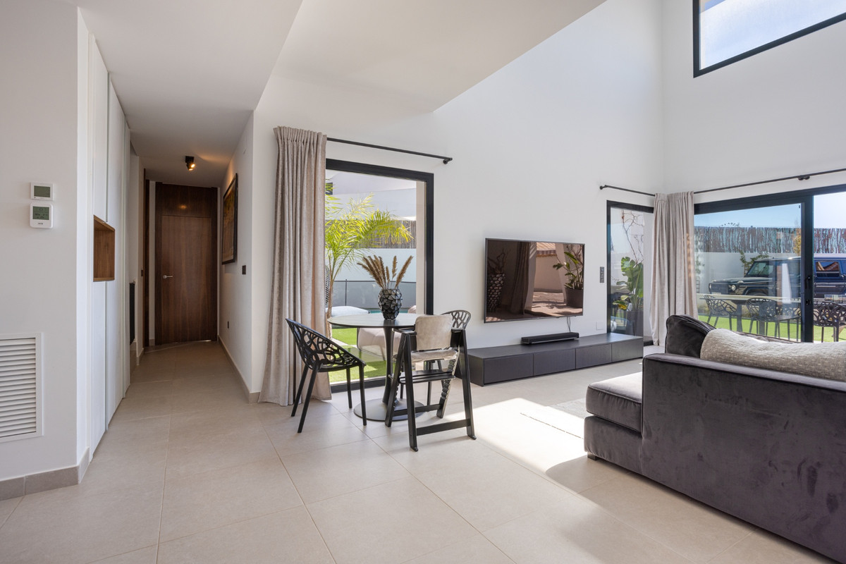 Se vende Villa - Chalet de 4 dormitorios en Costa Blanca, Alicante, España