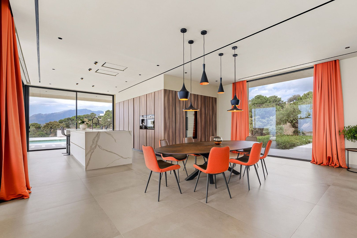 Se vende Villa - Chalet de 5 dormitorios en Costa Del Sol, Málaga, España
