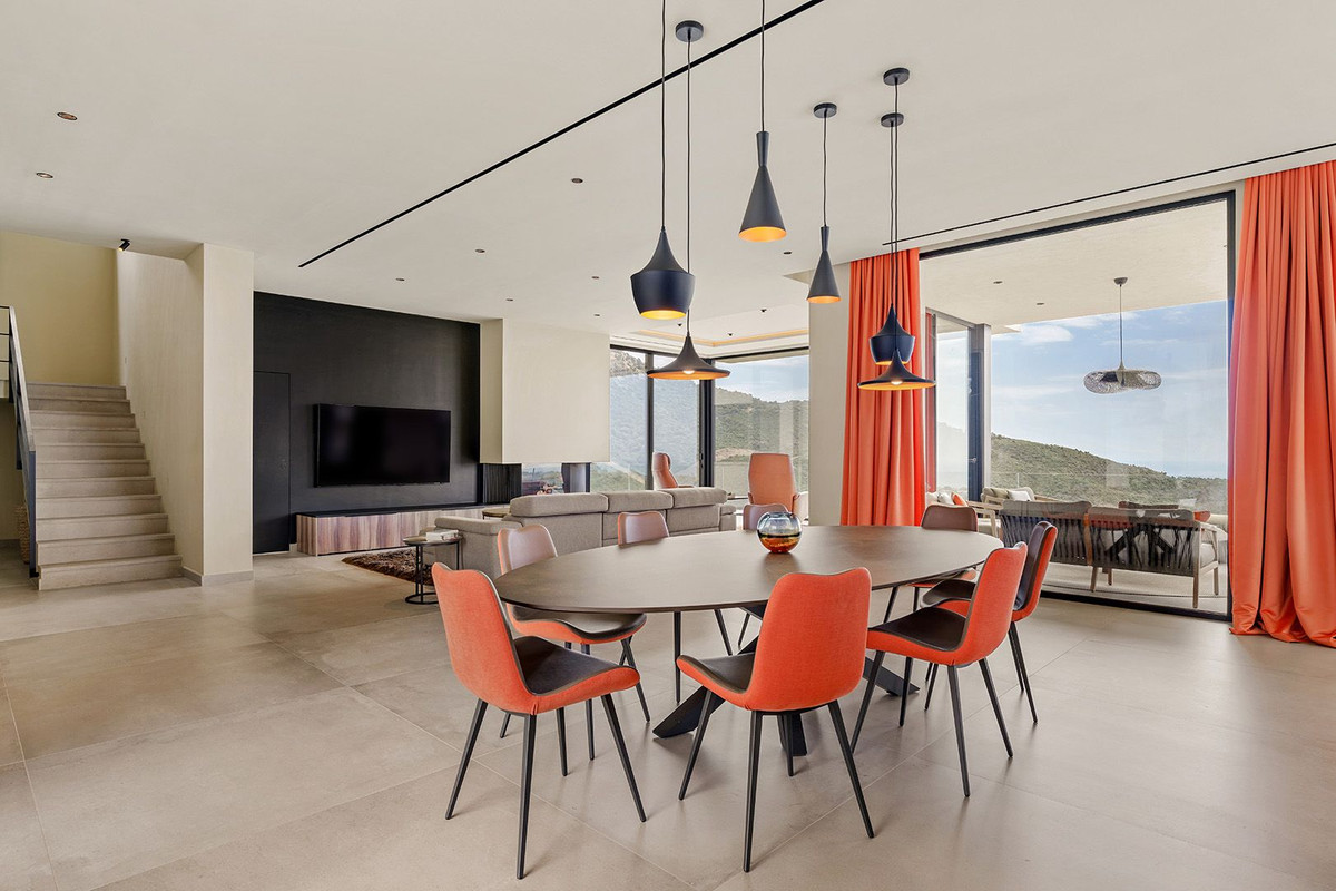 Se vende Villa - Chalet de 5 dormitorios en Costa Del Sol, Málaga, España