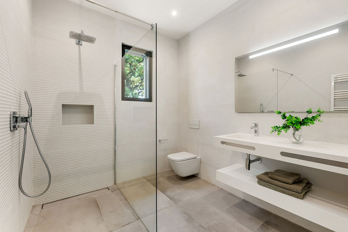 Se vende Villa - Chalet de 5 dormitorios en Costa Del Sol, Málaga, España